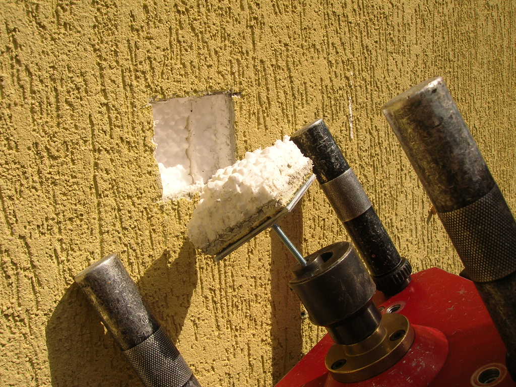 Essai d'arrachement in situ sur l'isolant d'une façade ETICS lors d'un diagnostic ADECI